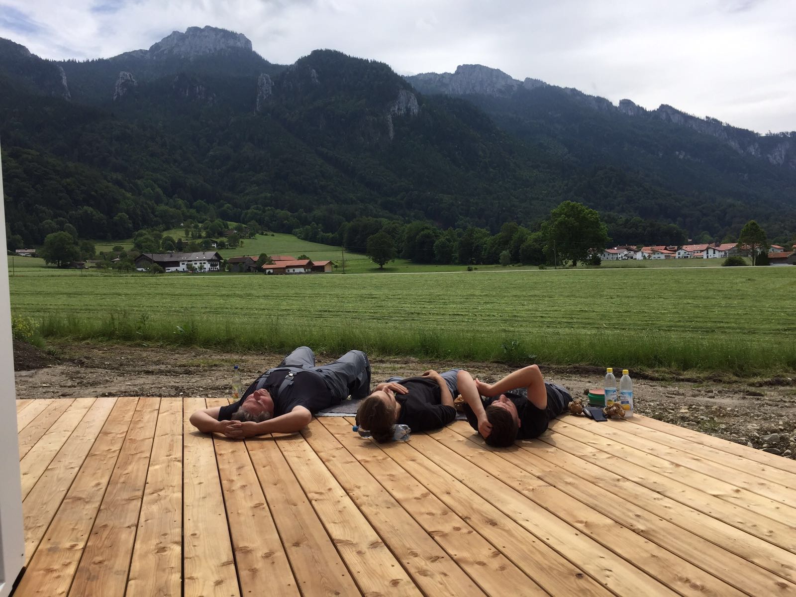 Unser Baustellenteam,  bei der Mittagsruhe.